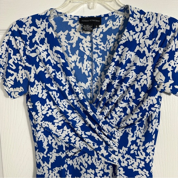 Morgan McFeeters blue/white dress, Sz. 4, v-neck, gathered waist, date night - Picture 4 of 5